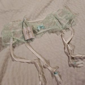 BNWT!!! I DO! Victoria's Secret garter belt lace M
